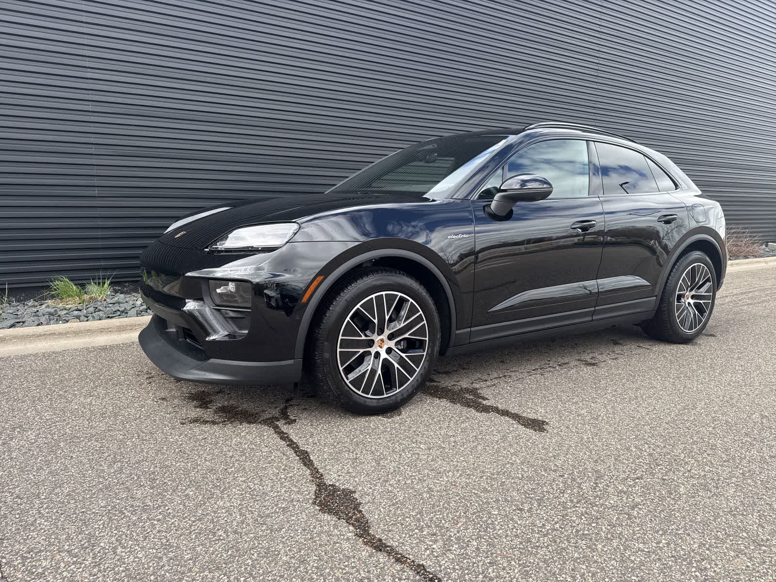 Thumbnail: 2026 Porsche Macan - 1