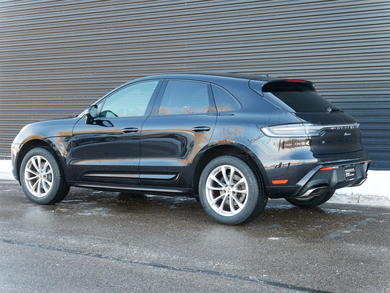 Thumbnail: 2024 Porsche Macan - 3