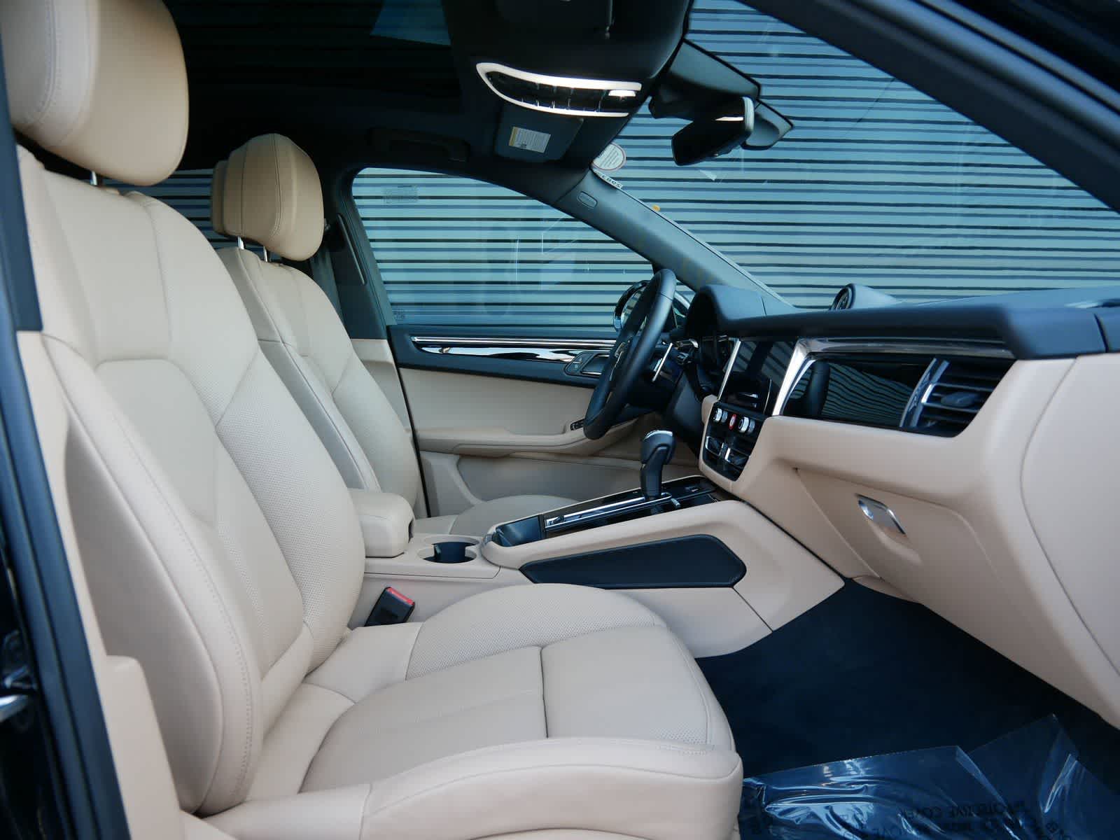 Thumbnail: 2025 Porsche Macan - 26