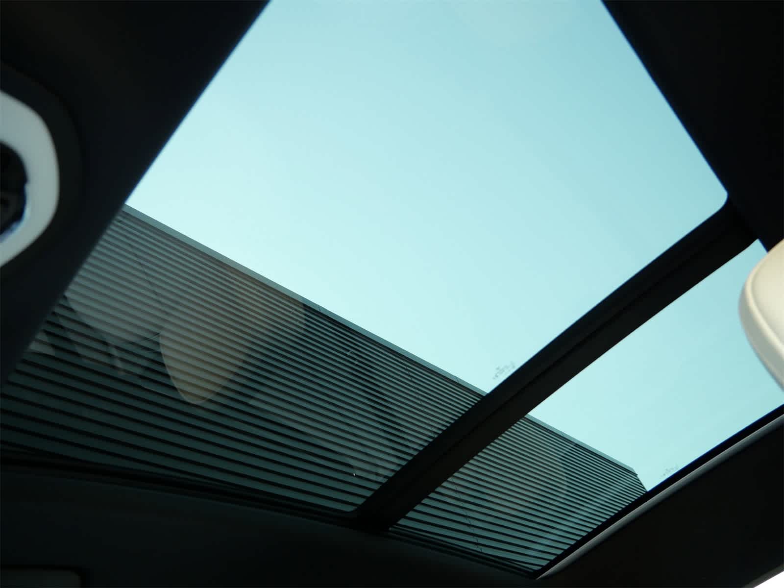 Thumbnail: 2026 Porsche Macan - 19