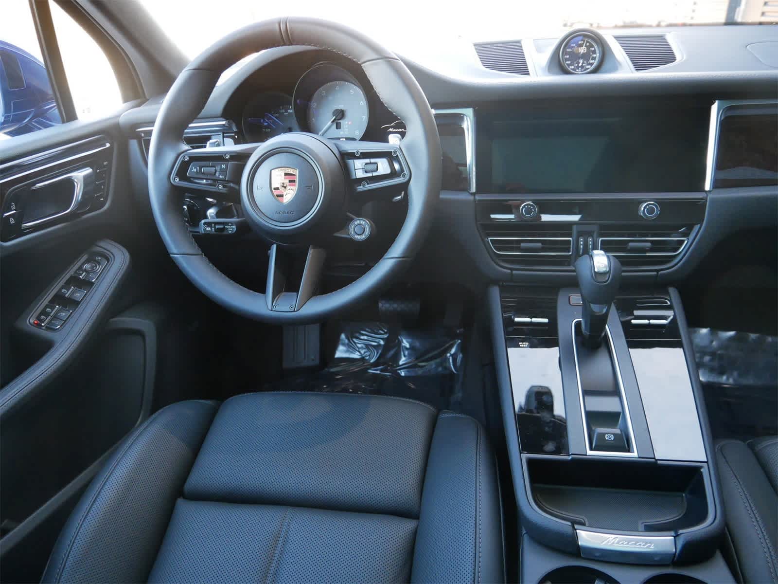 Thumbnail: 2026 Porsche Macan - 13