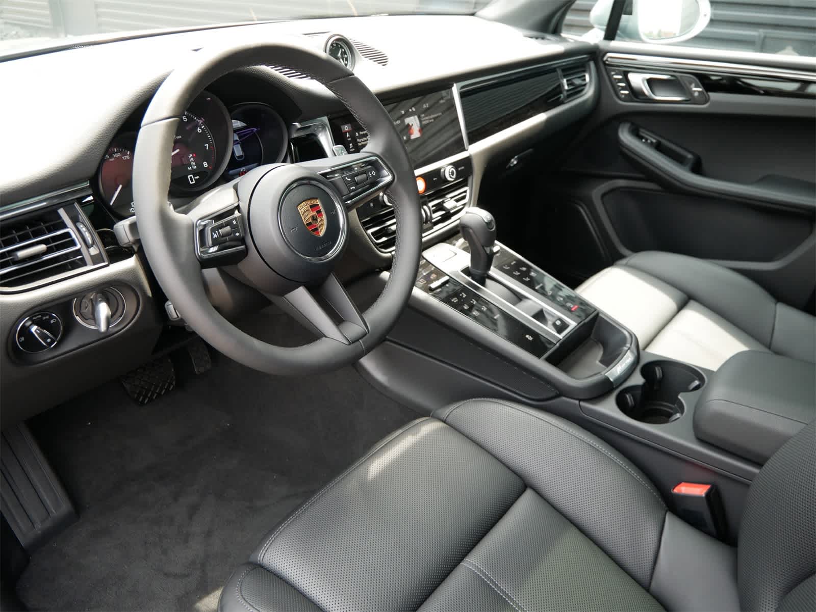 Thumbnail: 2025 Porsche Macan - 4