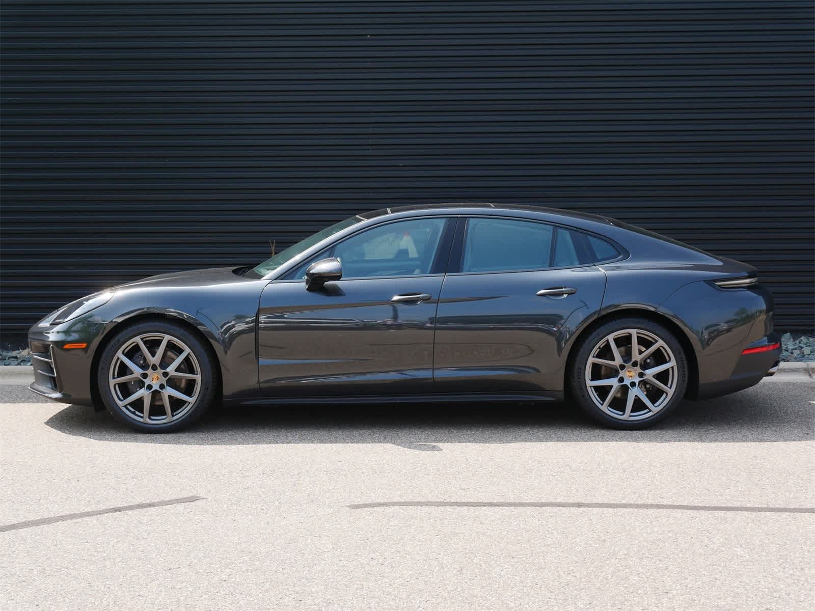 Thumbnail: 2025 Porsche Panamera - 2
