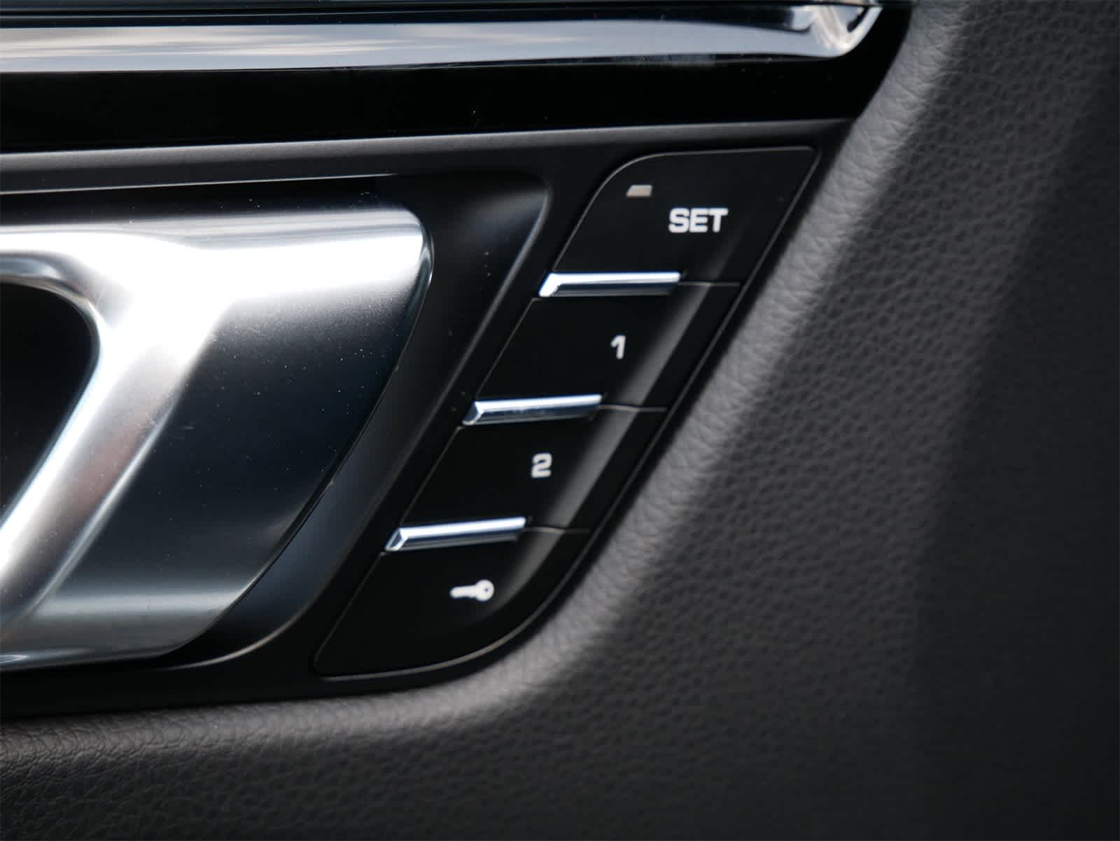 Thumbnail: 2025 Porsche Macan - 11