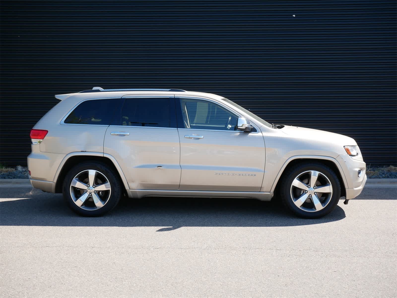 2014 Jeep Grand Cherokee Overland 26