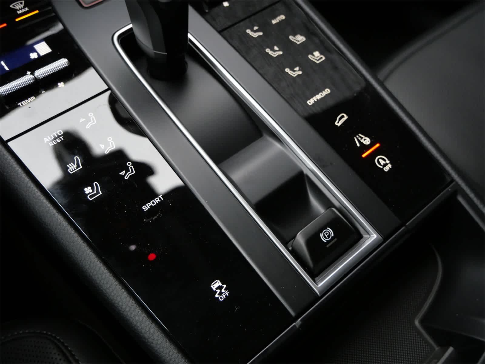 Thumbnail: 2026 Porsche Macan - 16