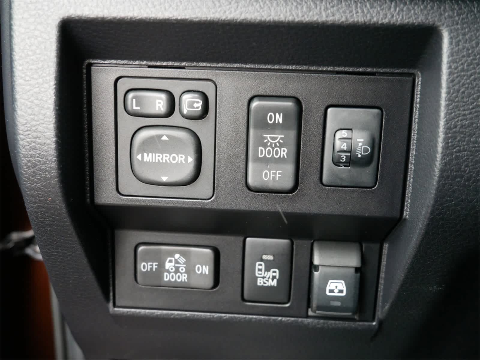 Thumbnail: 2017 Toyota Tundra - 14