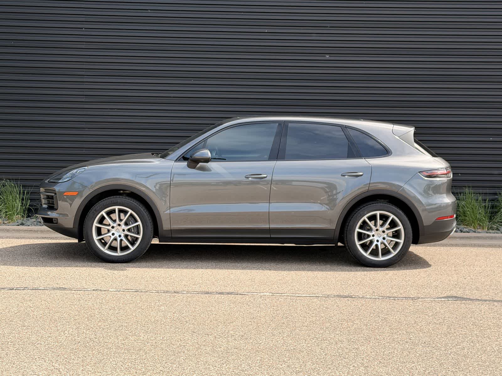 Thumbnail: 2021 Porsche Cayenne - 2