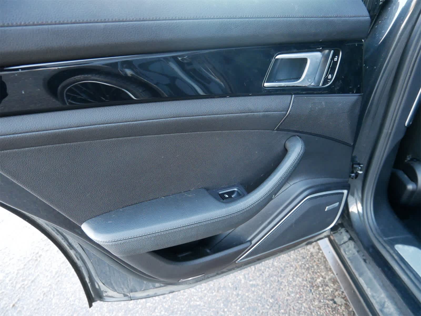 Thumbnail: 2020 Porsche Panamera - 12