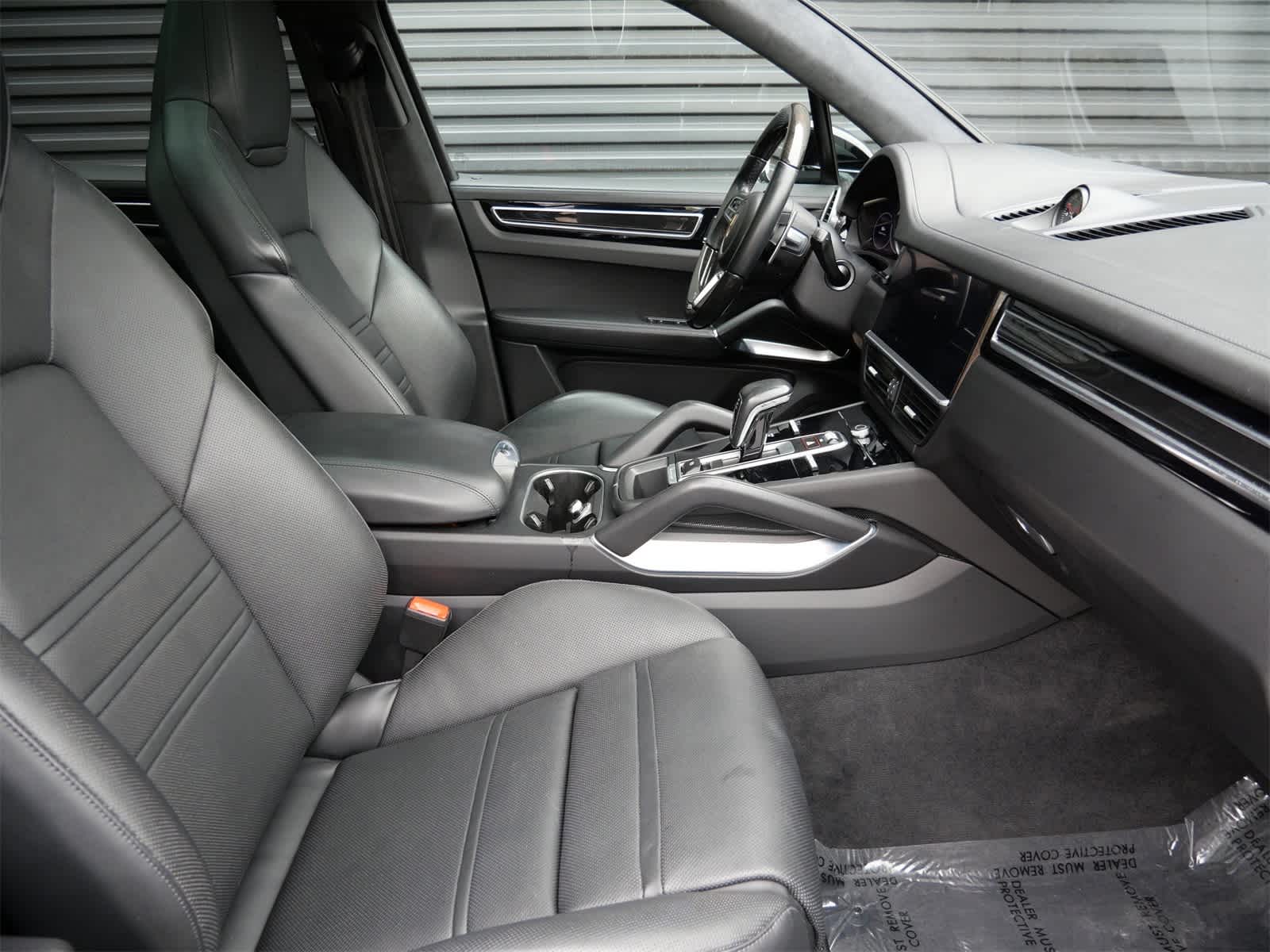 Thumbnail: 2022 Porsche Cayenne - 28