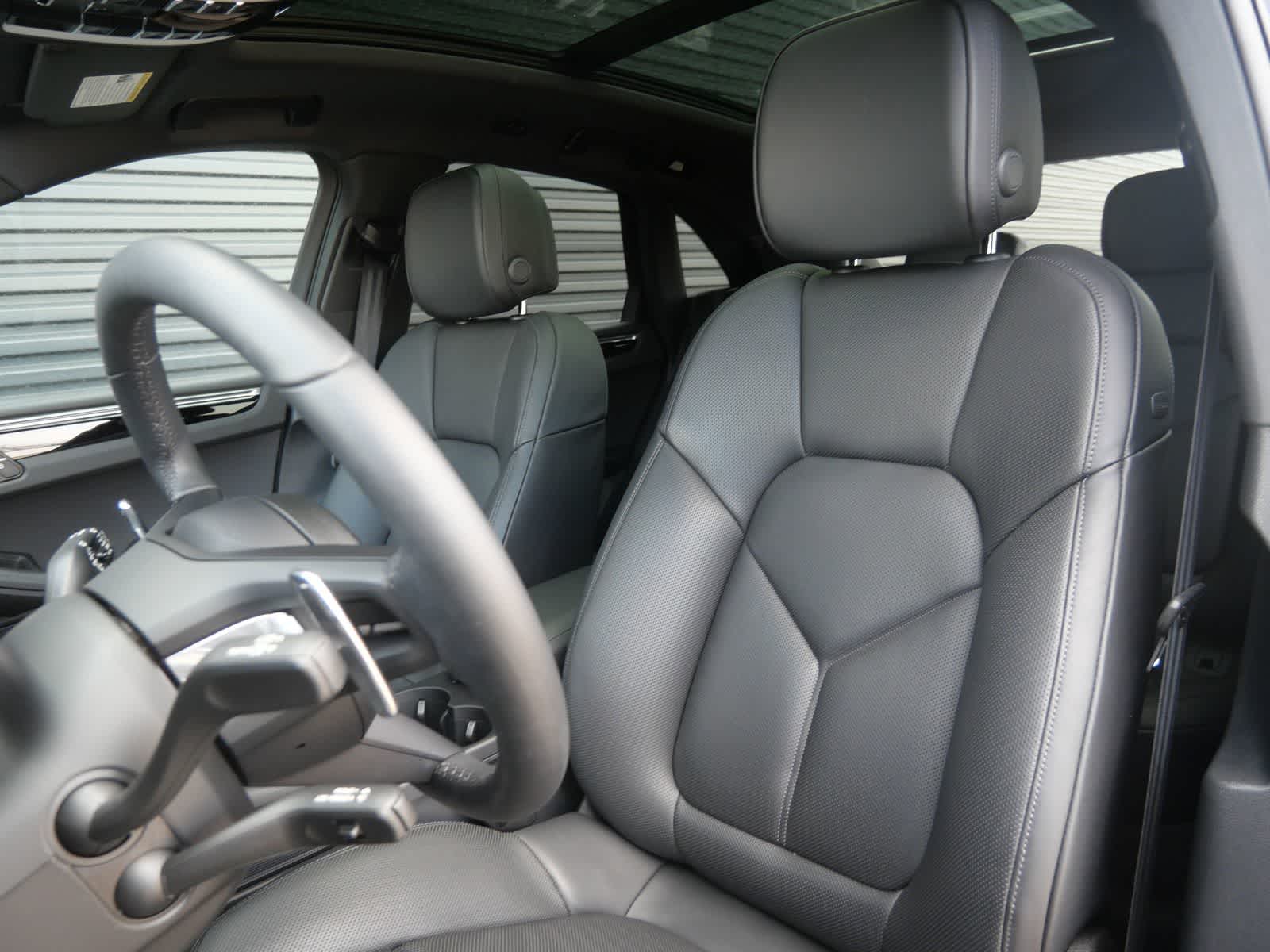 Thumbnail: 2025 Porsche Macan - 5