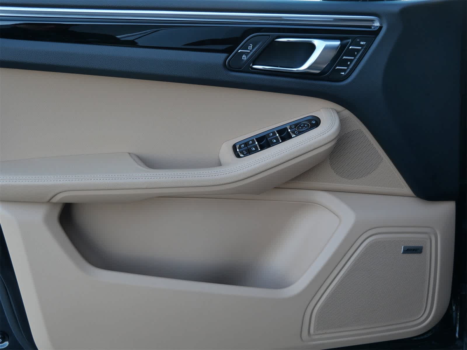 Thumbnail: 2025 Porsche Macan - 9