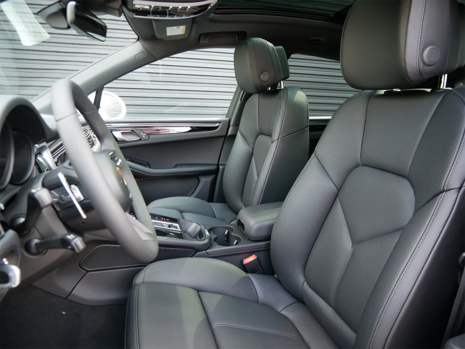 Thumbnail: 2026 Porsche Macan - 5