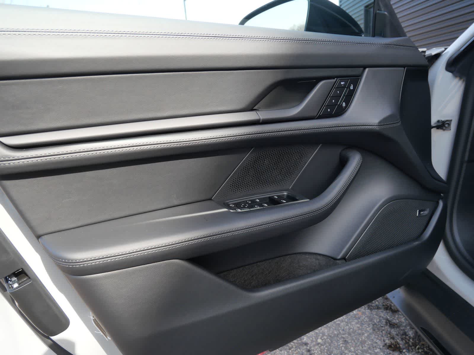 Thumbnail: 2026 Porsche Taycan - 10