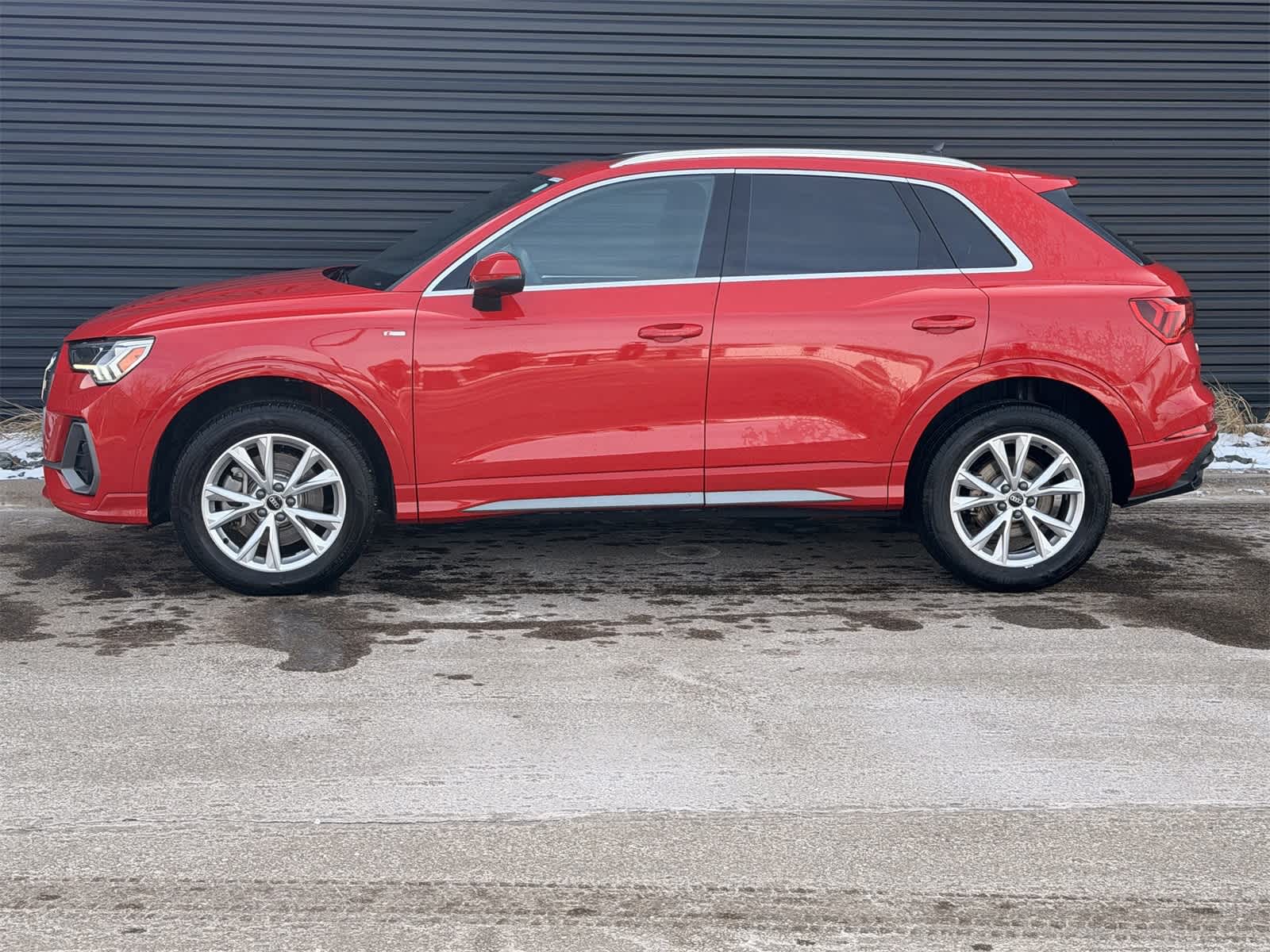 Thumbnail: 2023 Audi Q3 - 2