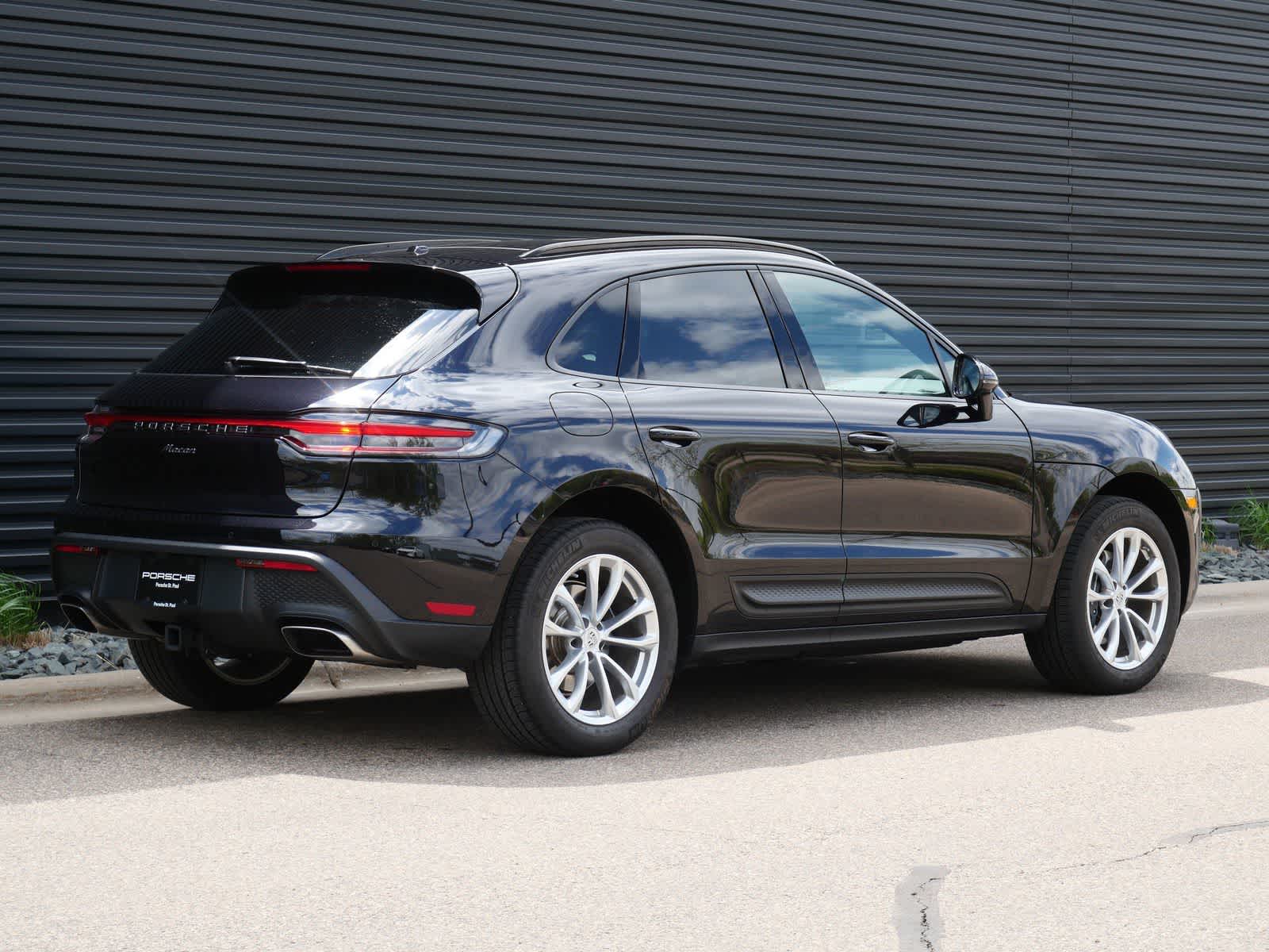 Thumbnail: 2025 Porsche Macan - 25
