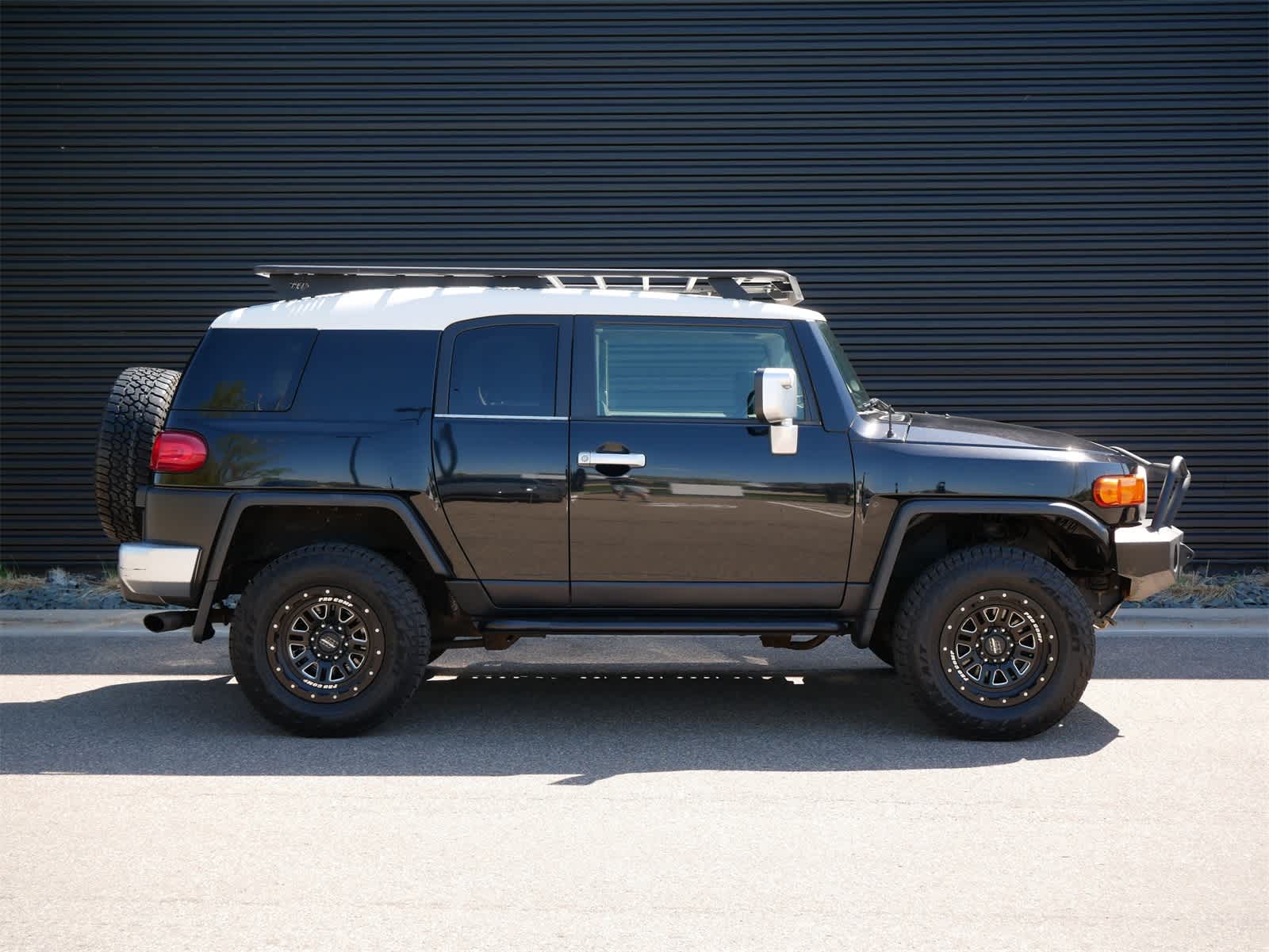 Thumbnail: 2007 Toyota FJ Cruiser - 26