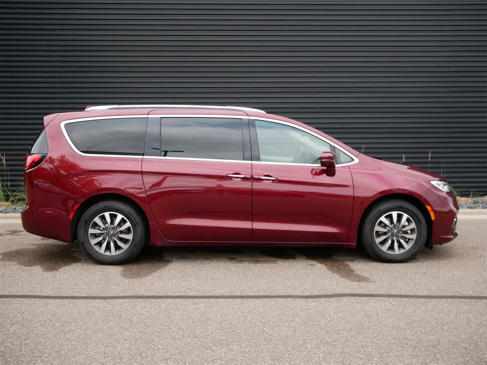 Thumbnail: 2021 Chrysler Pacifica - 14