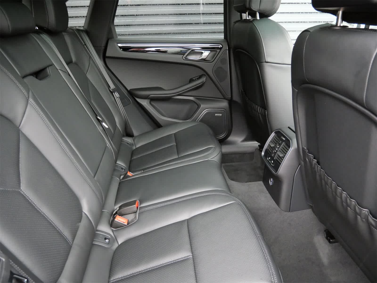 Thumbnail: 2026 Porsche Macan - 30