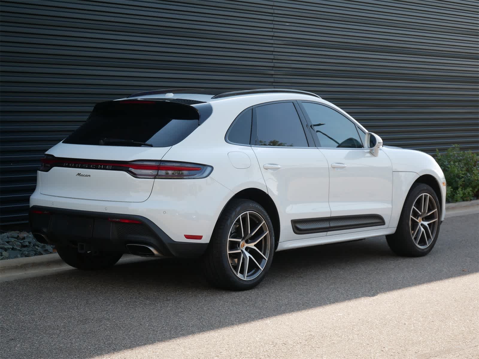 Thumbnail: 2023 Porsche Macan - 25