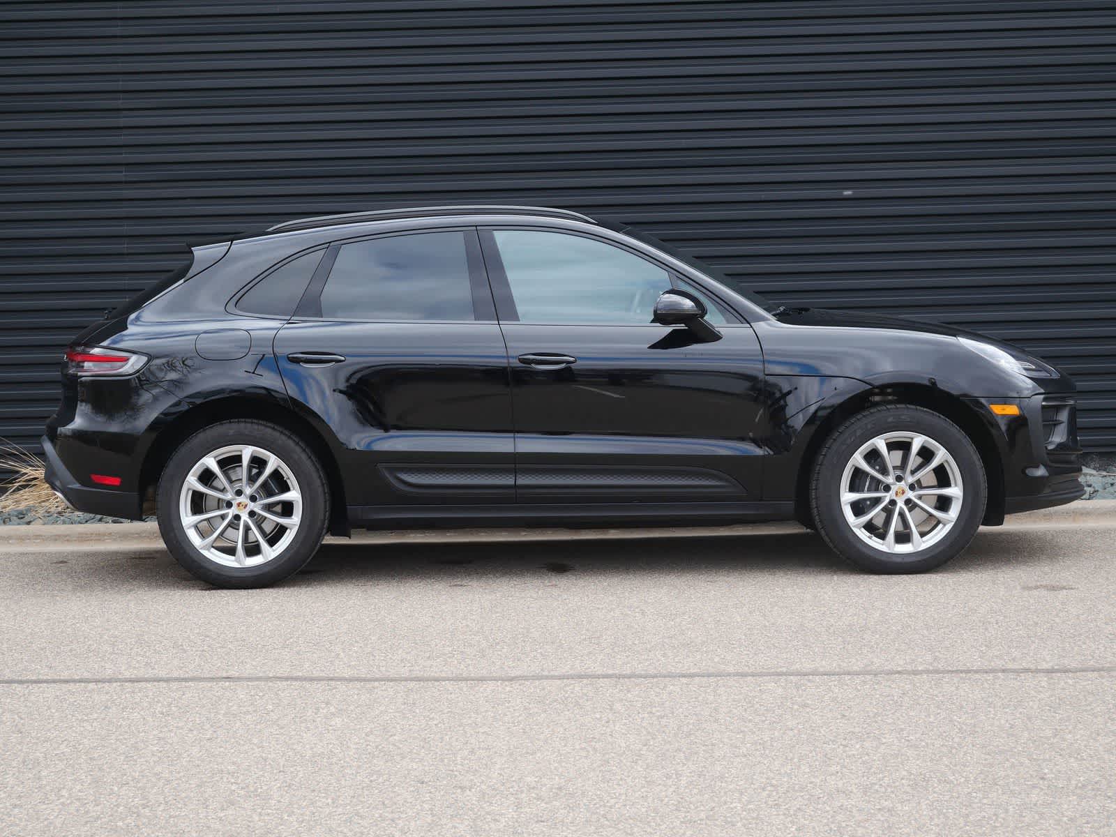 Thumbnail: 2026 Porsche Macan - 26
