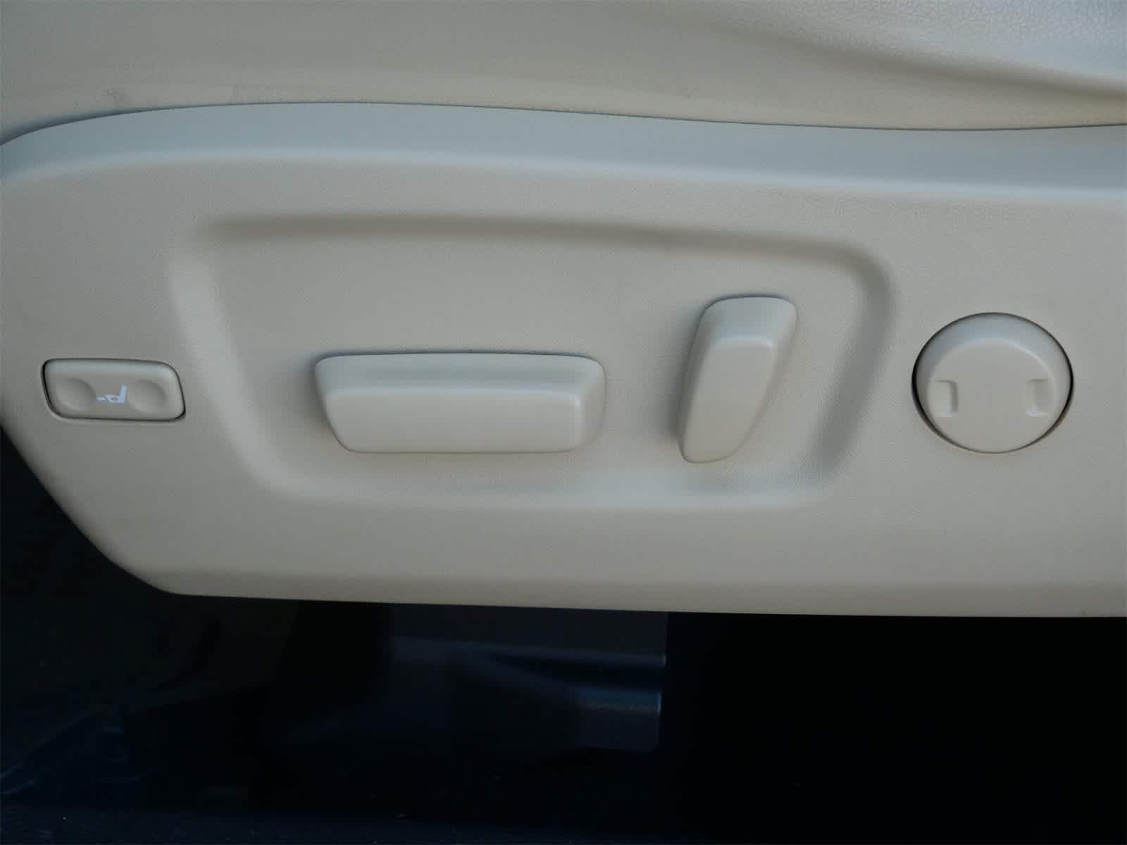 Thumbnail: 2017 Toyota Highlander - 10