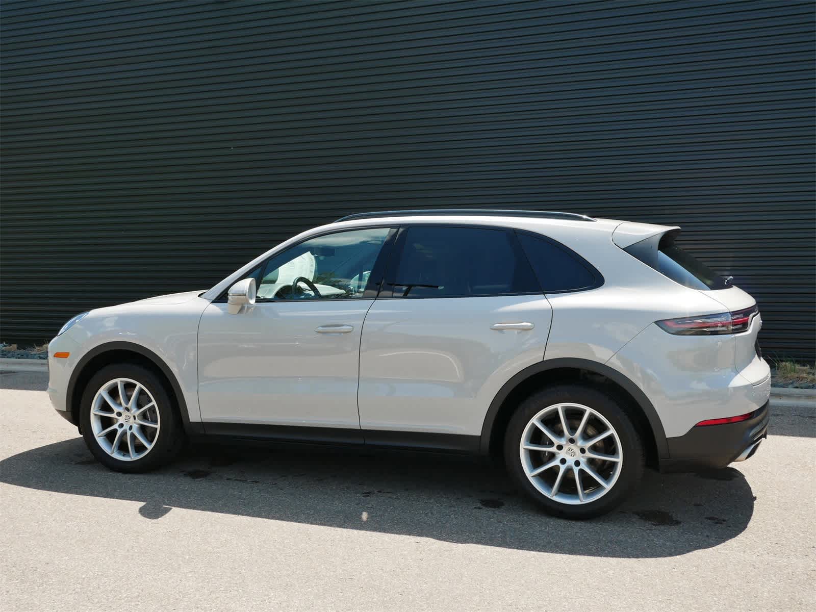 2022 Porsche Cayenne Base 3