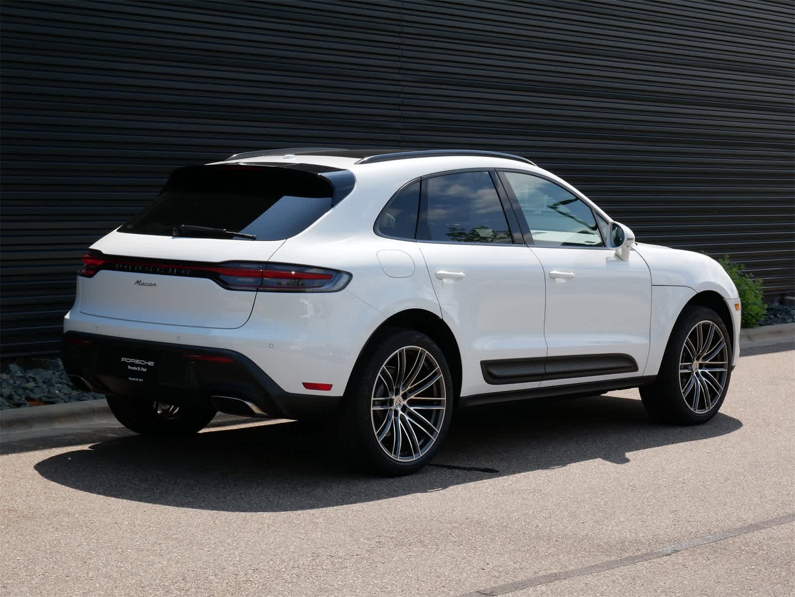 Thumbnail: 2025 Porsche Macan - 24