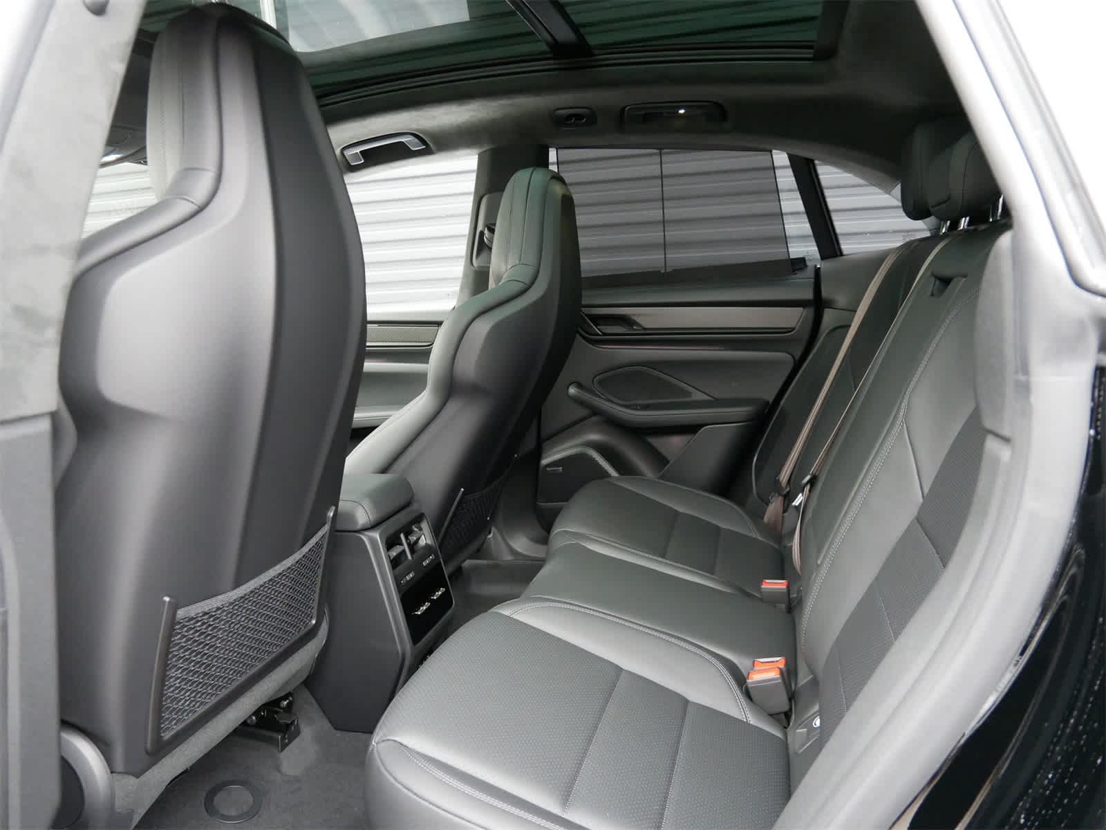 Thumbnail: 2025 Porsche Macan - 11