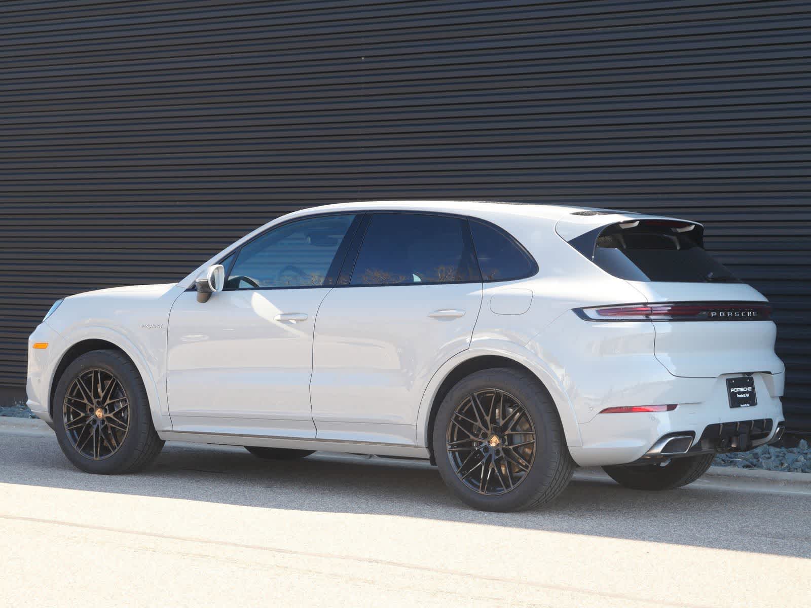 Thumbnail: 2026 Porsche Cayenne - 3