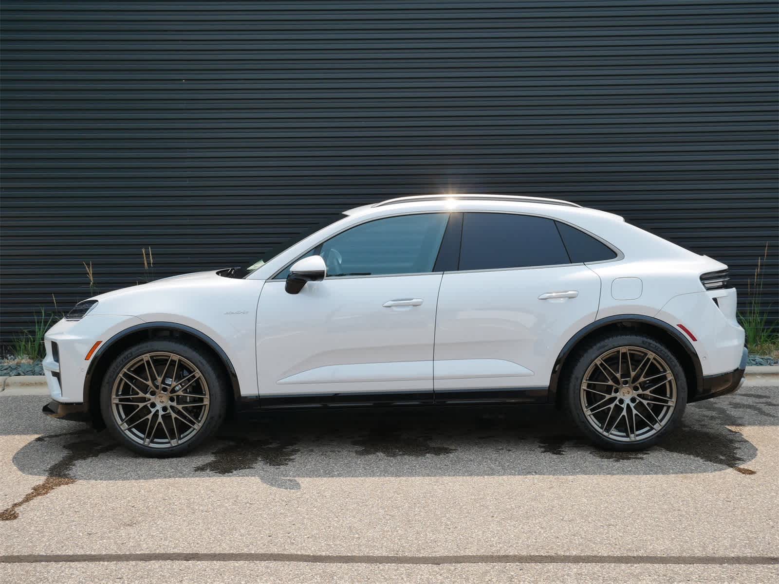 Thumbnail: 2025 Porsche Macan - 2