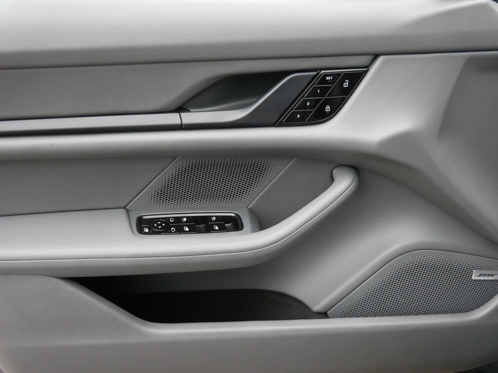 Thumbnail: 2021 Porsche Taycan - 9