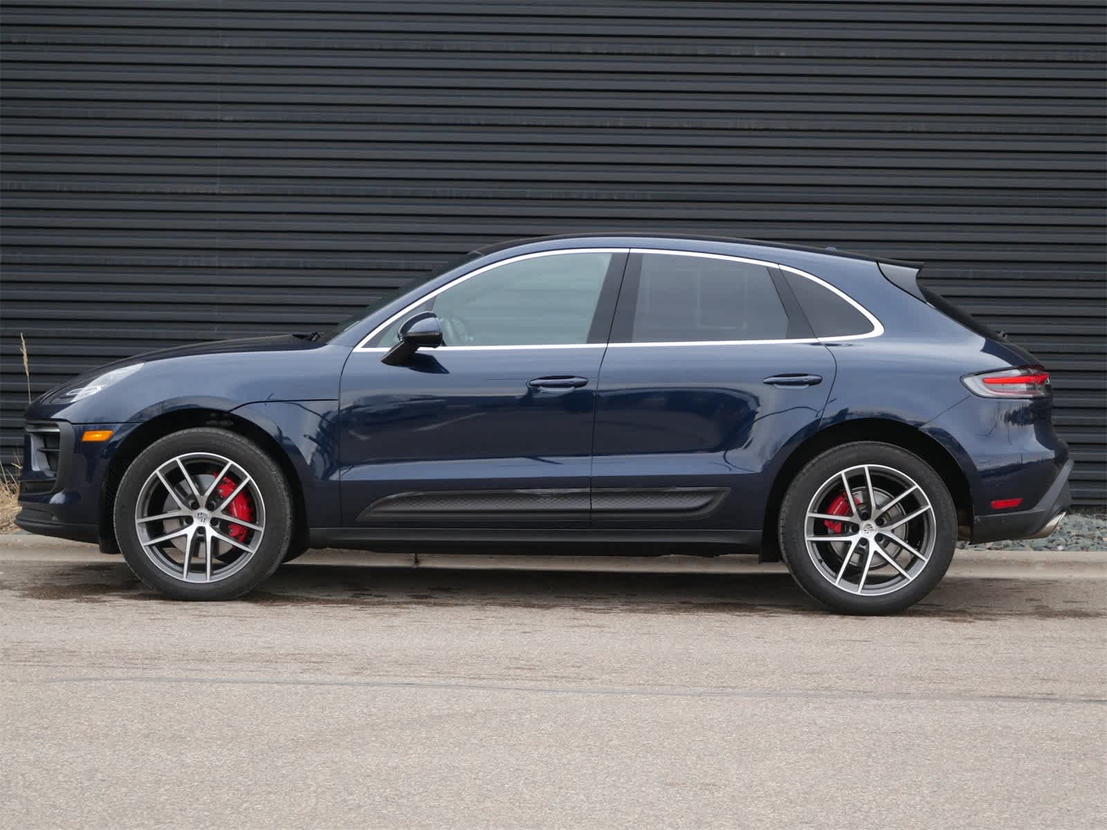 Thumbnail: 2022 Porsche Macan - 2