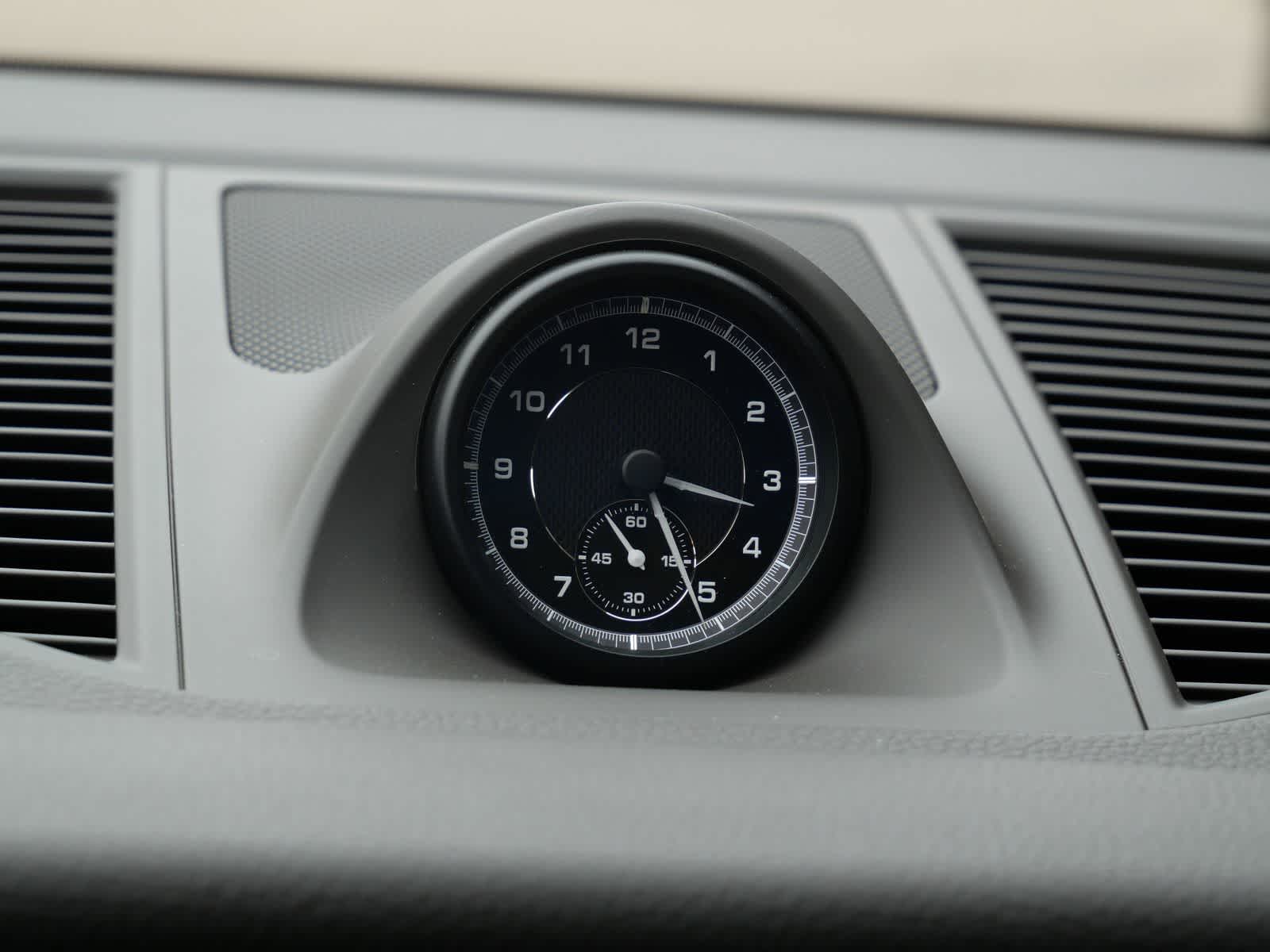 Thumbnail: 2025 Porsche Macan - 20