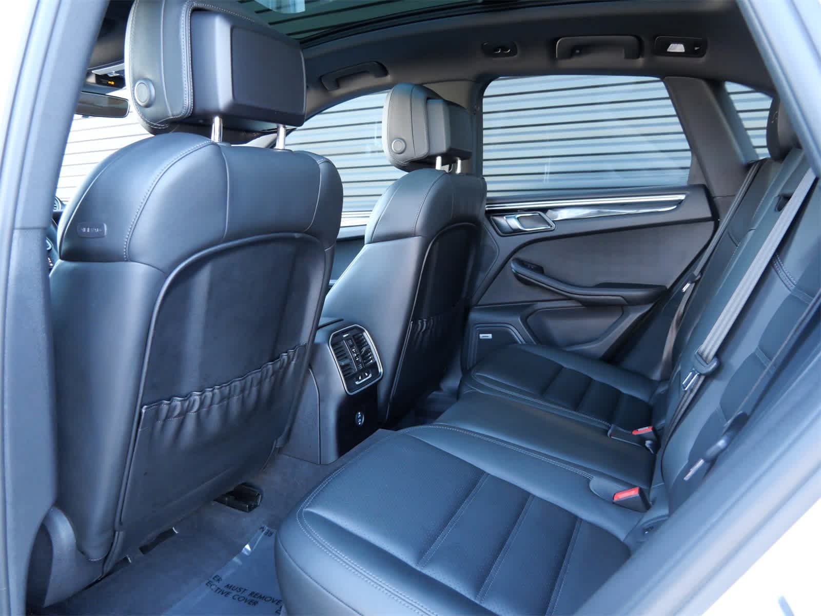 Thumbnail: 2021 Porsche Macan - 12