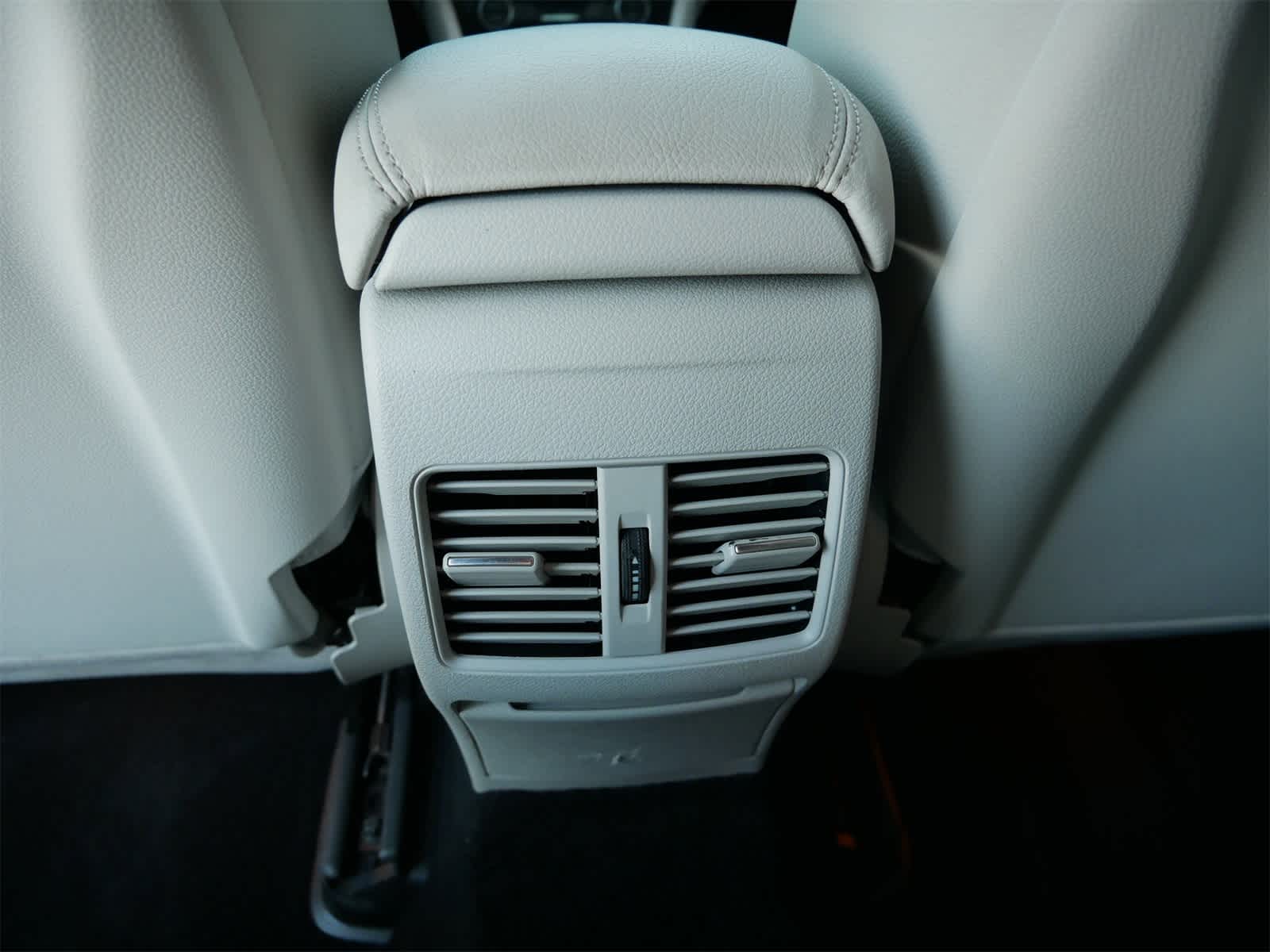 Thumbnail: 2015 Mercedes-Benz CLA - 8