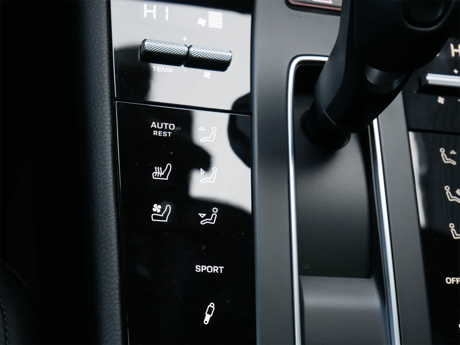 Thumbnail: 2026 Porsche Macan - 18