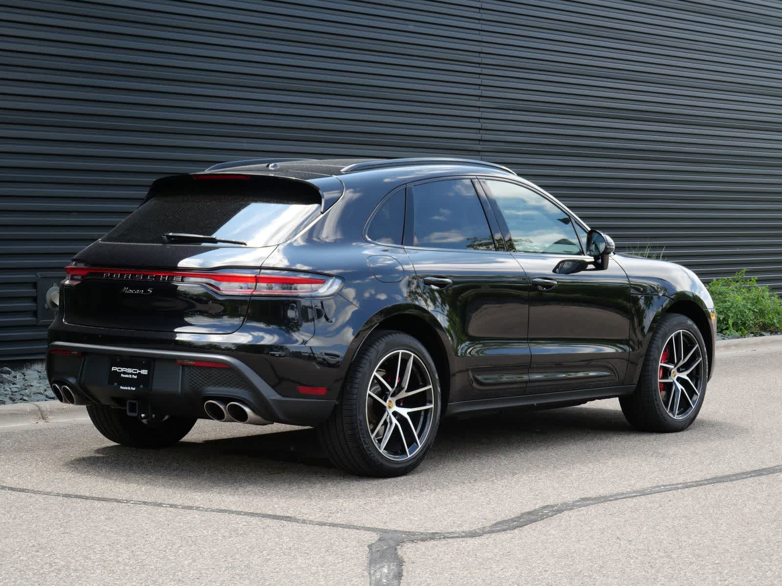 Thumbnail: 2025 Porsche Macan - 26