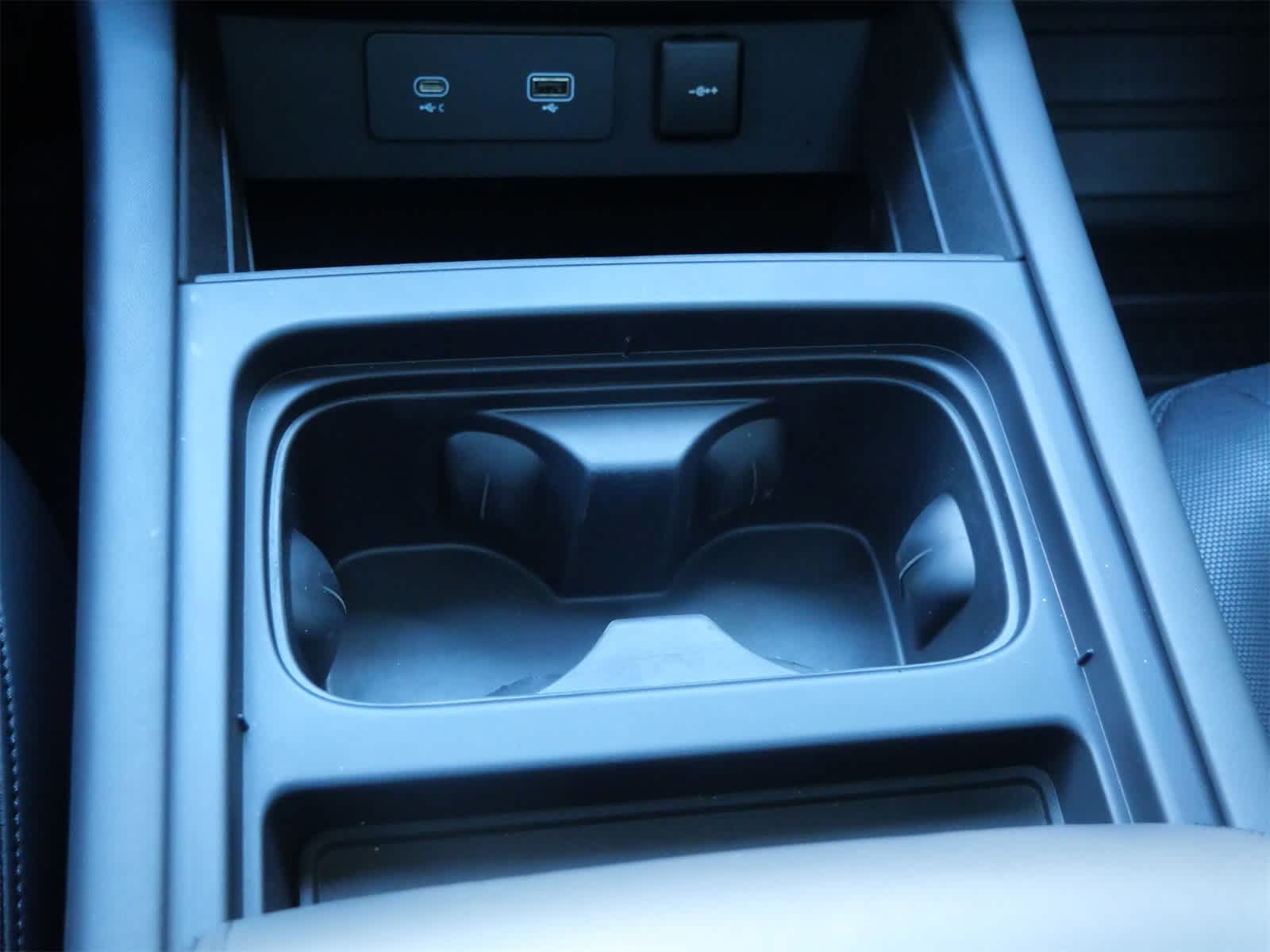 Thumbnail: 2024 Land Rover Defender - 15