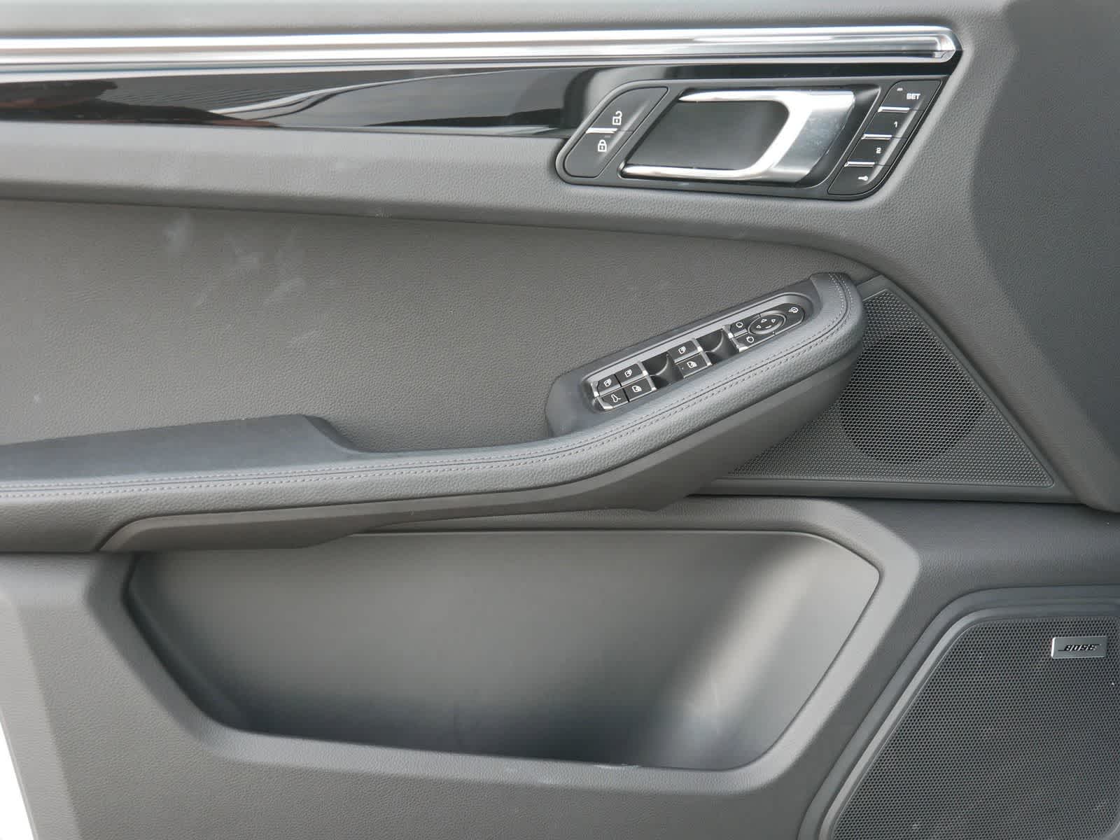 Thumbnail: 2025 Porsche Macan - 9