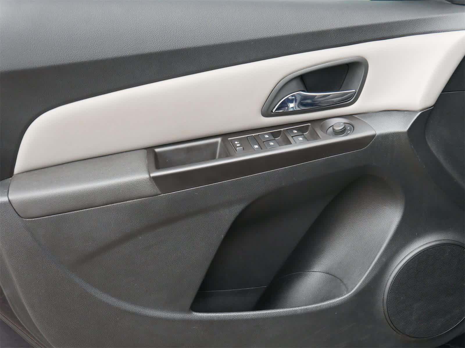 Thumbnail: 2015 Chevrolet Cruze - 9