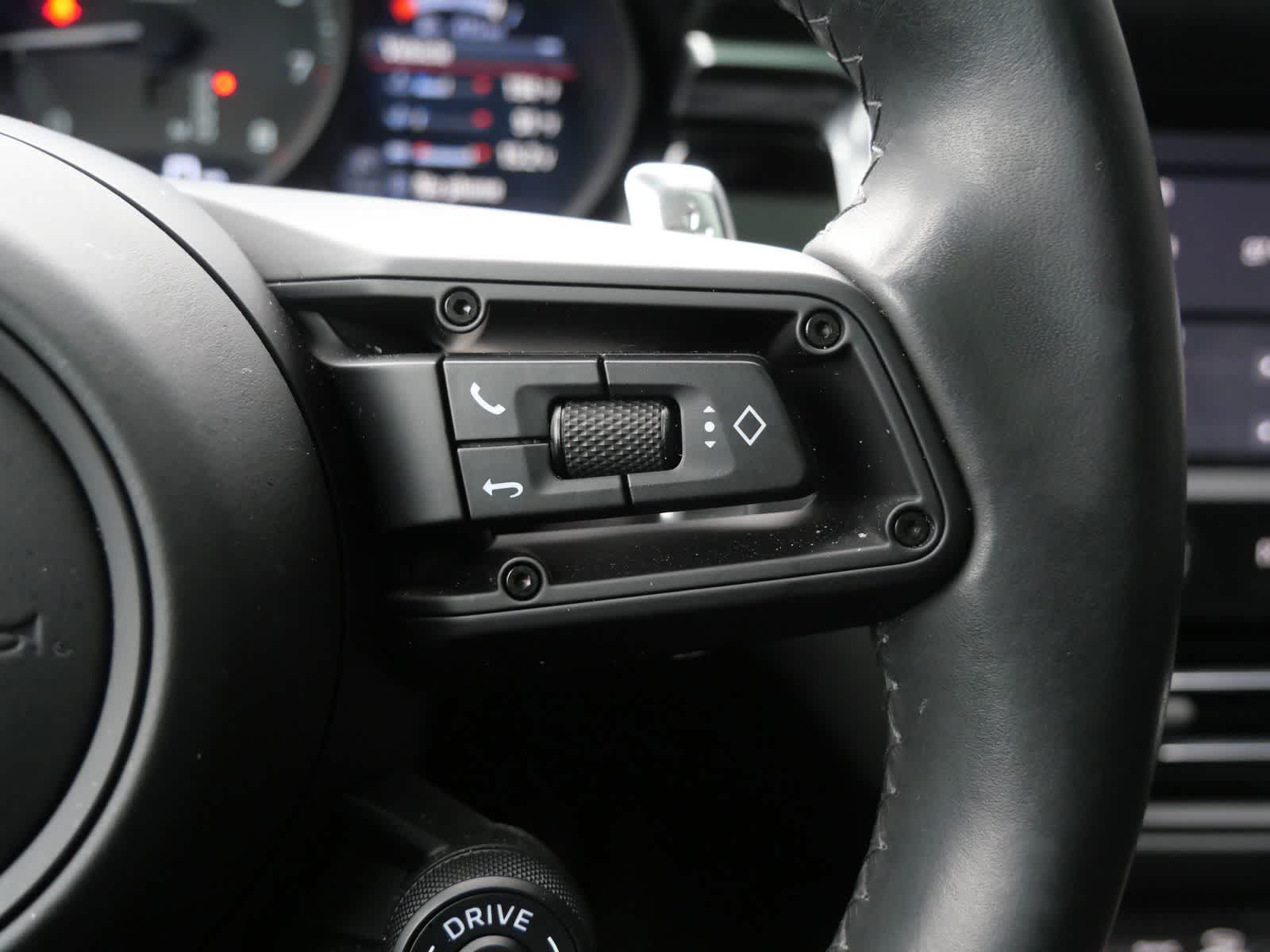 Thumbnail: 2023 Porsche Macan - 24