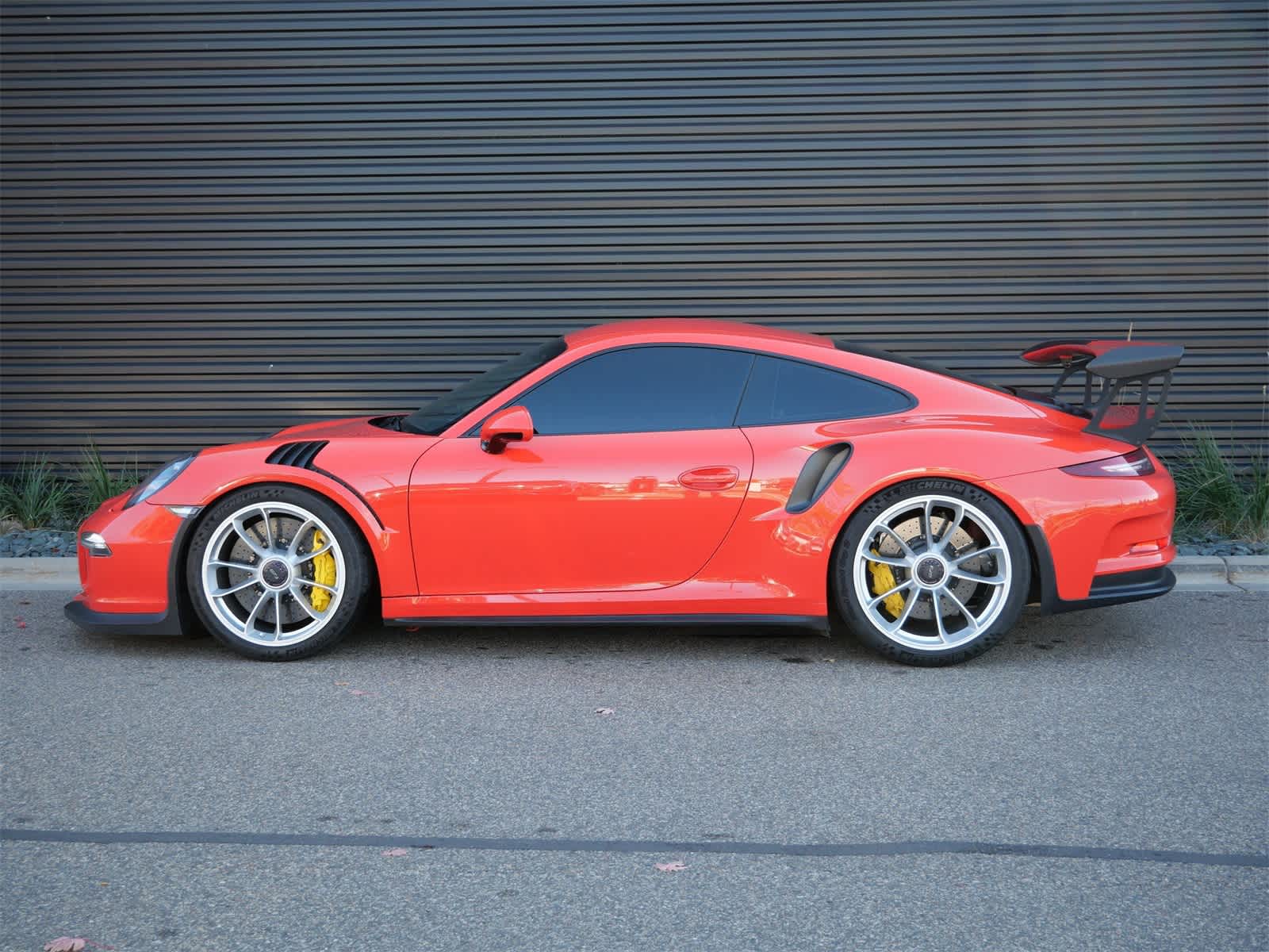 Thumbnail: 2016 Porsche 911 - 2