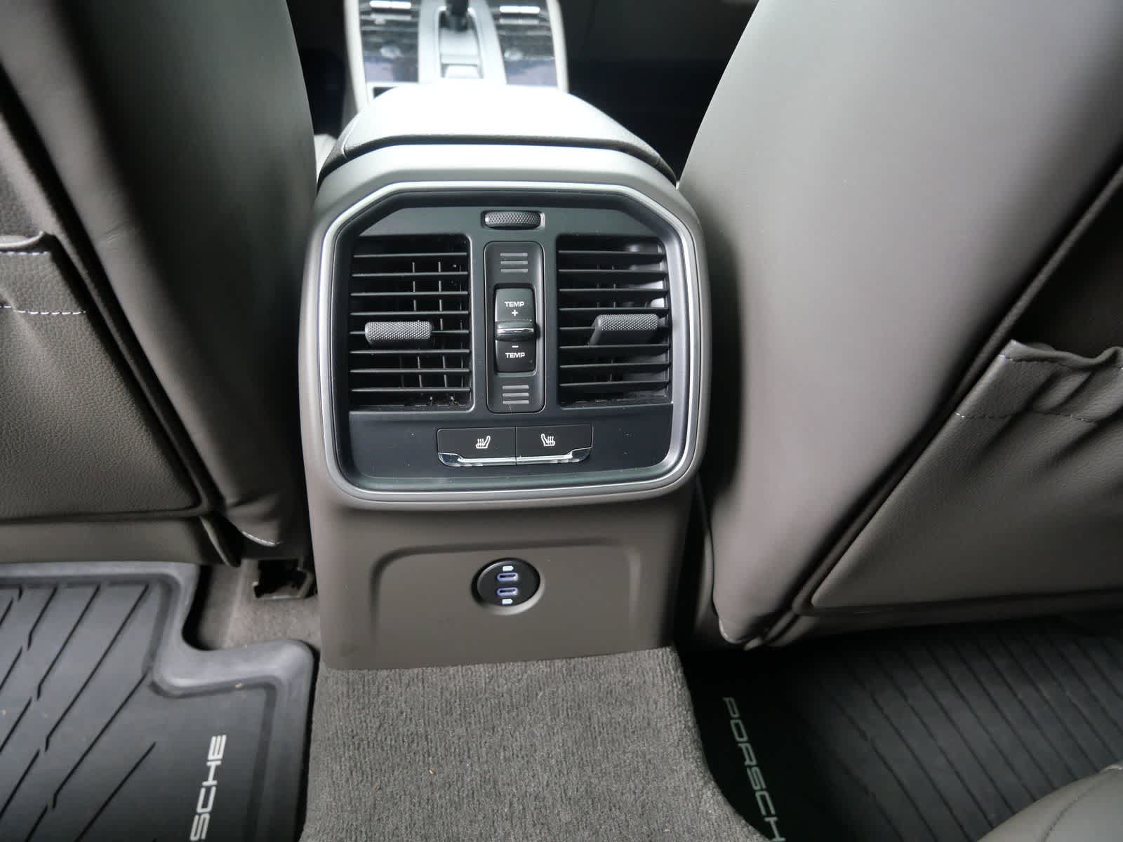 Thumbnail: 2025 Porsche Macan - 10