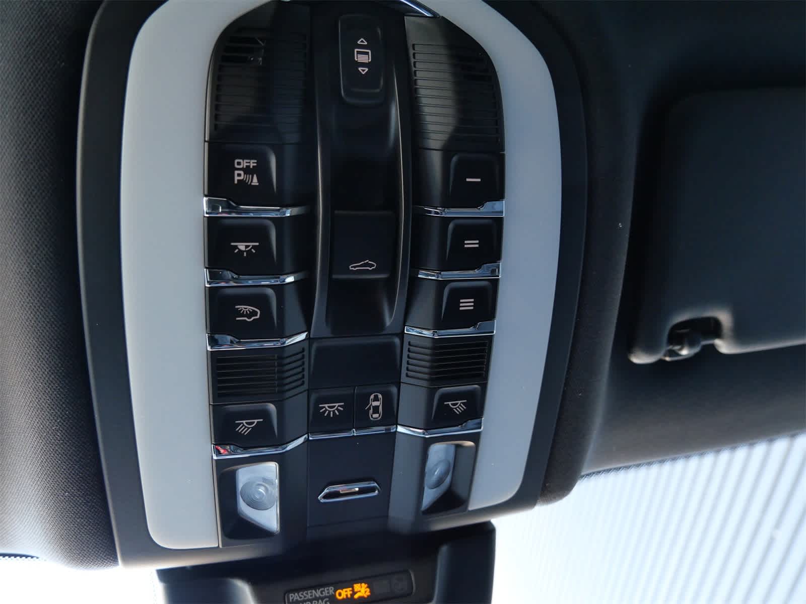 Thumbnail: 2026 Porsche Macan - 22