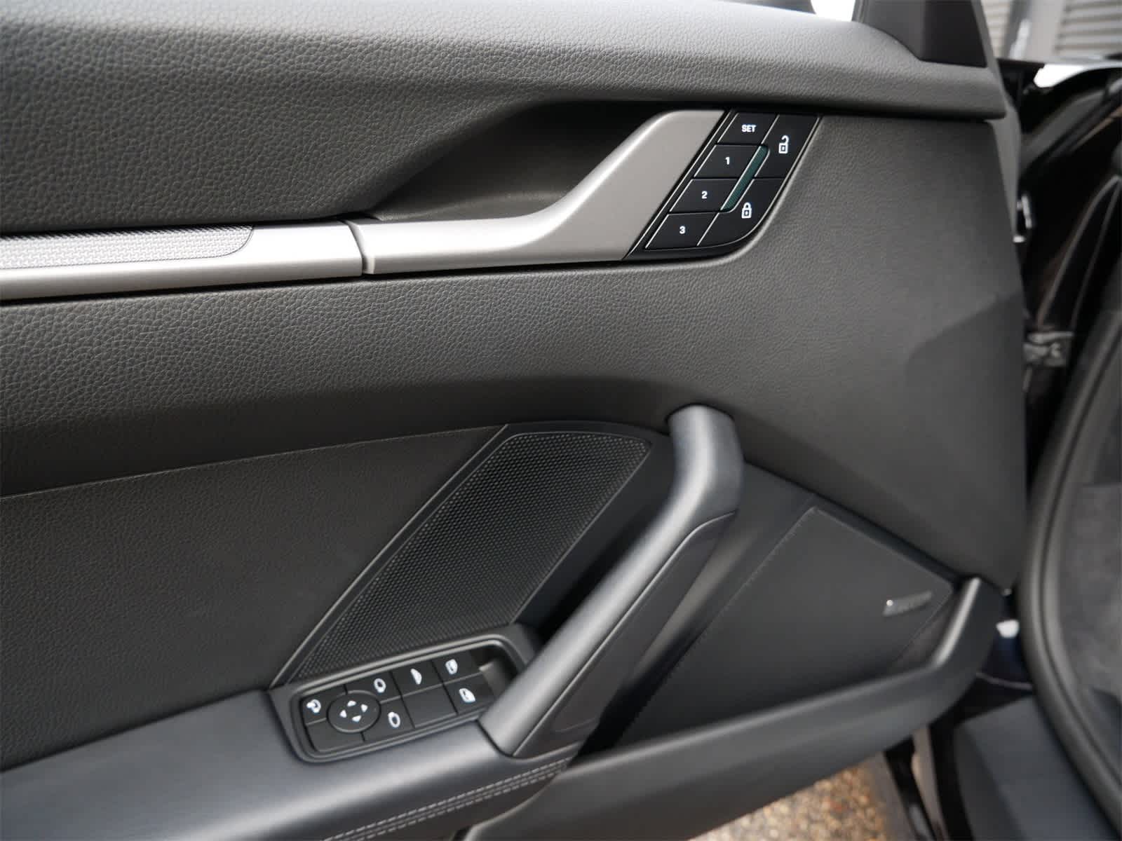 Thumbnail: 2025 Porsche 911 - 14