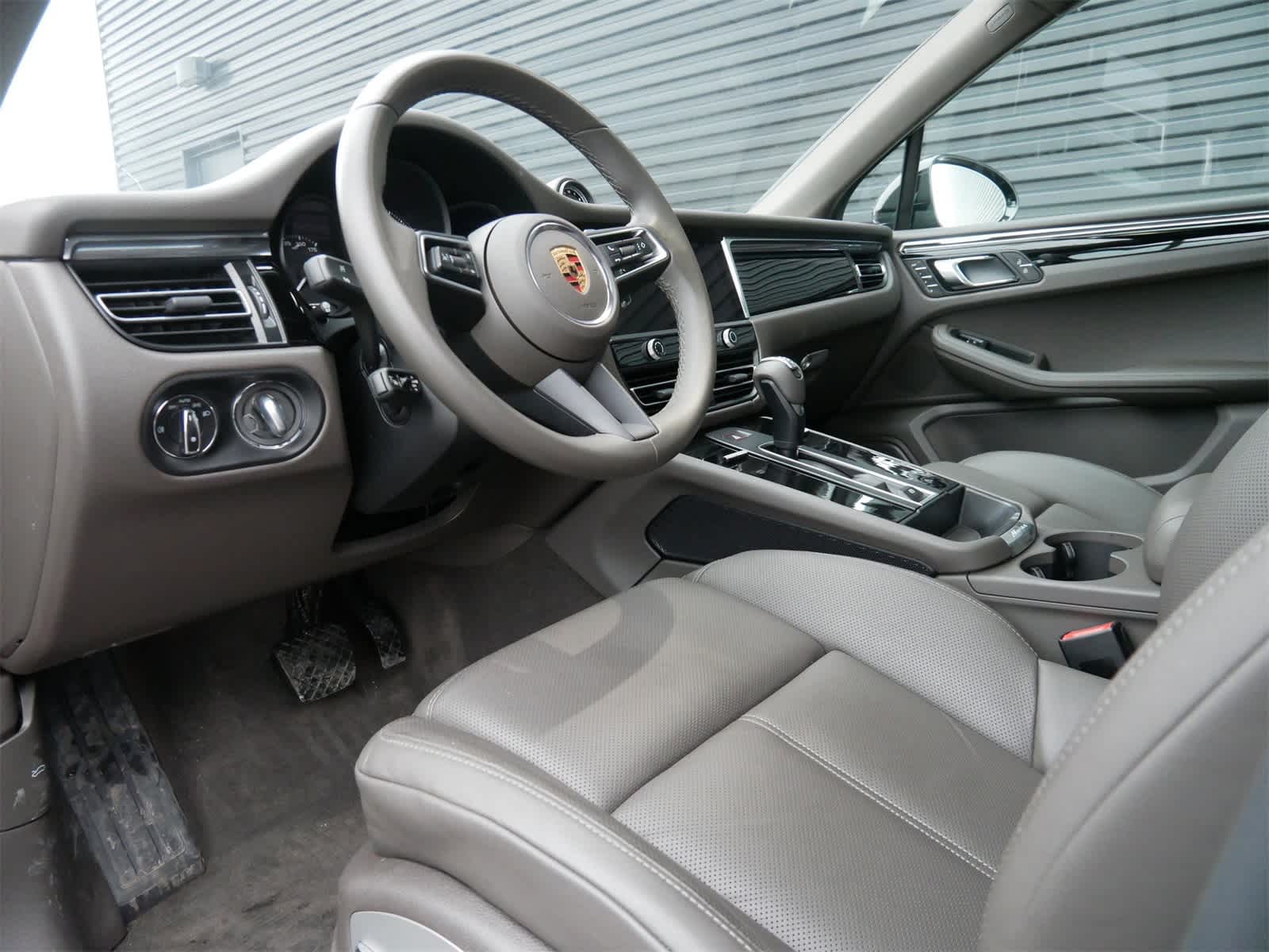 Thumbnail: 2025 Porsche Macan - 4