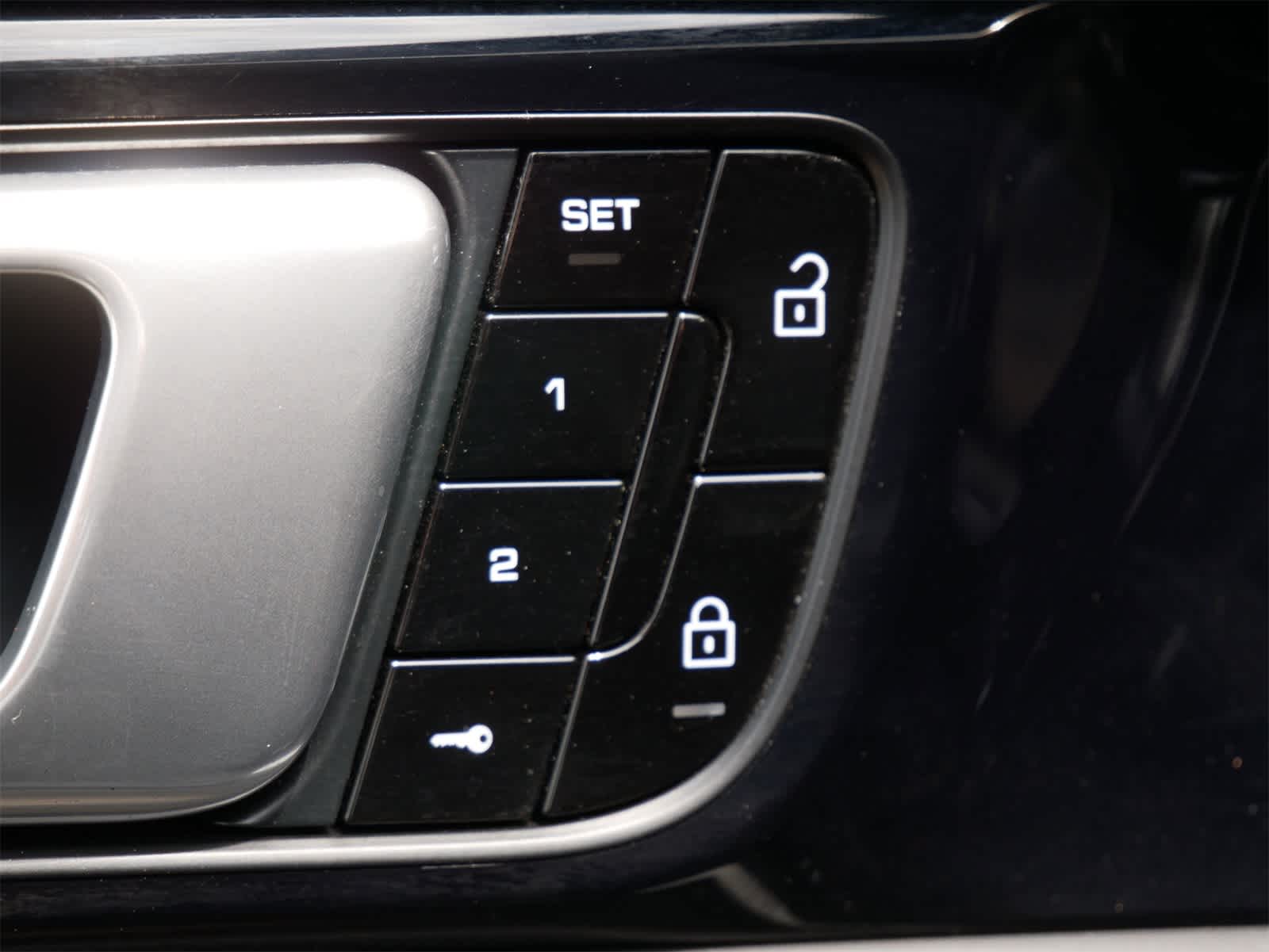 Thumbnail: 2021 Porsche Panamera - 12