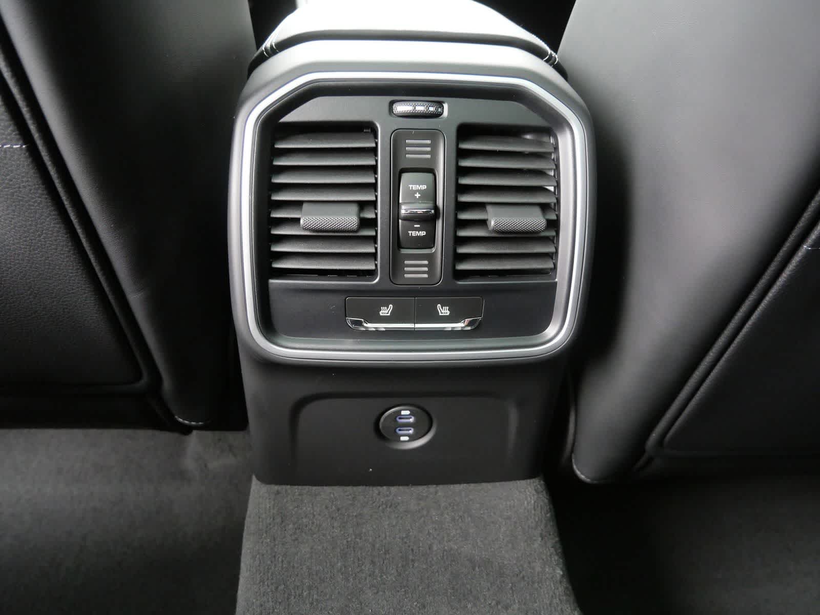 Thumbnail: 2026 Porsche Macan - 14