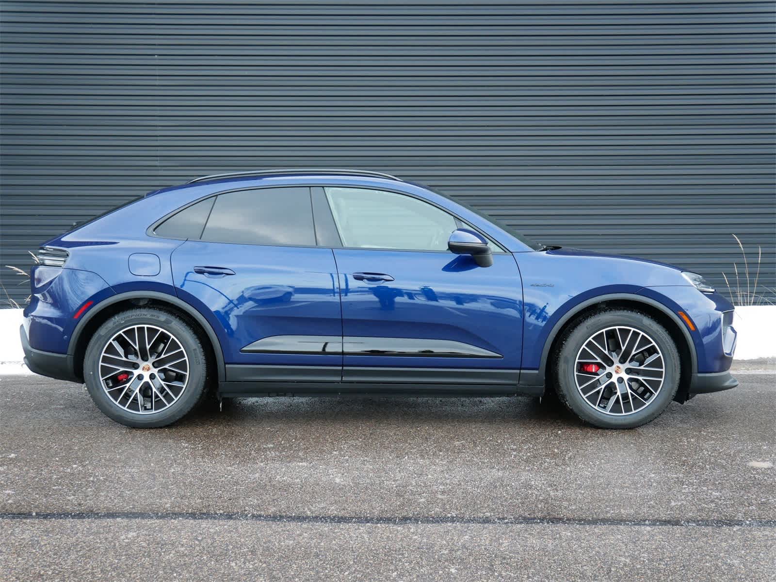 Thumbnail: 2025 Porsche Macan - 25